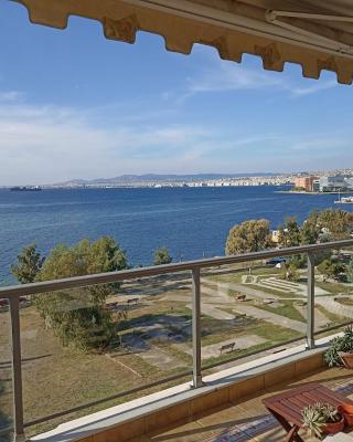 Seafront Family Apartment & free parking, the Cruiseflat