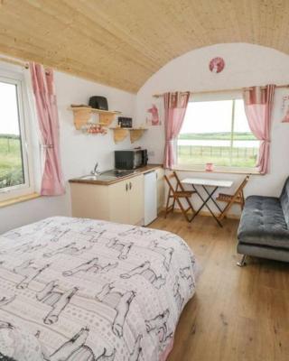The Lazy Llama Farm Stay Shepherd Hut