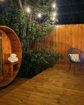 5th St Getaway w Sauna Hot tub Firepit & Game Room