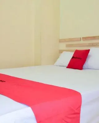 RedDoorz near Mangga Dua Square