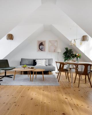 Sanders Saint - Loft One-Bedroom Apartment By the Charming Canals