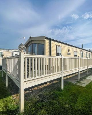 Caravan With Decking Within Walking Distance To Hunstanton Beach Ref 23054s