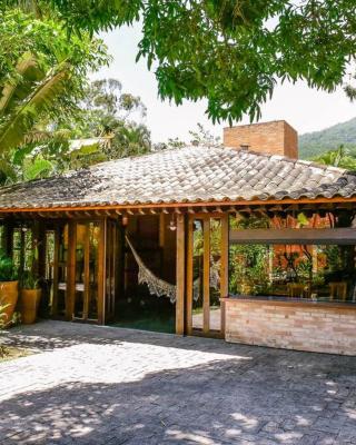 Casa Praia da Feiticeira Condomínio Fechado