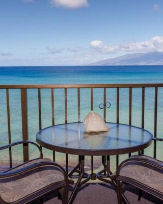 Kaleialoha 413- Remodeled Top floor and direct oceanfront views