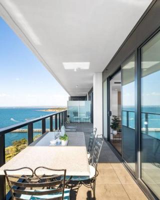Modern, Spacious 2BR Penthouse with Bay Views
