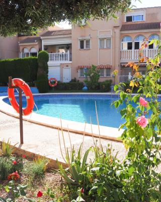 Casa Narú Albir, duplex appartement met ruim terras en buitenkeuken