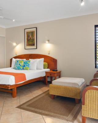 Hibiscus 52 - Fabulous Location 3 minutes walk to beach and Macrossan St