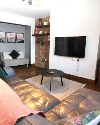 Large New-York Style Penthouse Apartment in Leeds City Centre with Contactless Check In