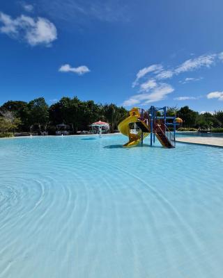 ILOA Condomínio Resort BARRA DE SÃO MIGUEL, Quarto em frente a piscina