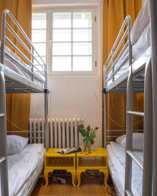 New World St Hostel and Private Room