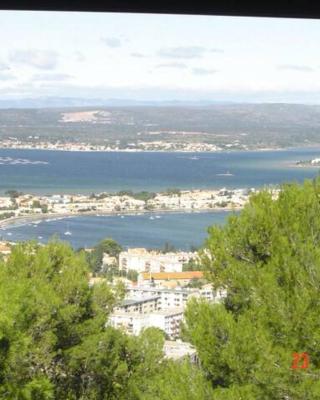 Chambre à louer dans villa St Clair-V-vue étang Thau