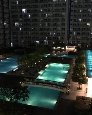 Condo with Balcony at Makati SM Jazz