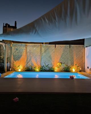 Iris pool House