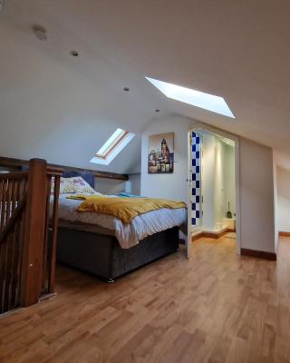 CosyHomeStay Evesham Spacious home W/Free Parking & WiFi