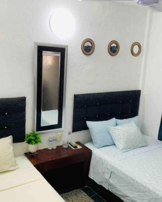 08 Habitación Independiente en Zona Romántica a solo 3 cuadras de la playa