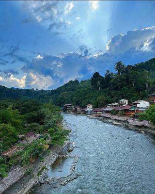 JUNGLE LIFE GUEST HOUSE - Trekking & Transport Only Book With Us
