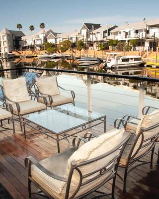 Waterfront- C25 Knysna Quays with pool