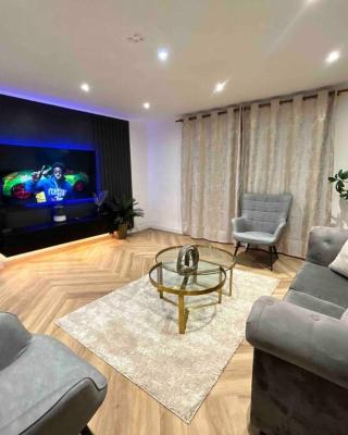 Luxury 3 Bed Home In London