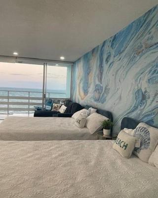 Beautiful Ocean Blue Love oceanfront apartment