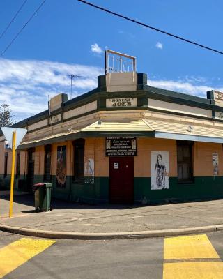 Main Reef Hotel