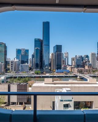 South Brisbane City View 2 Bedroom Apartment With Parking
