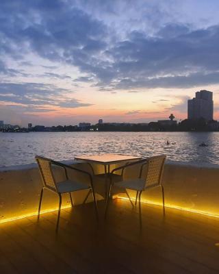Riverfront house/Chao phraya river/Baan Rimphraya