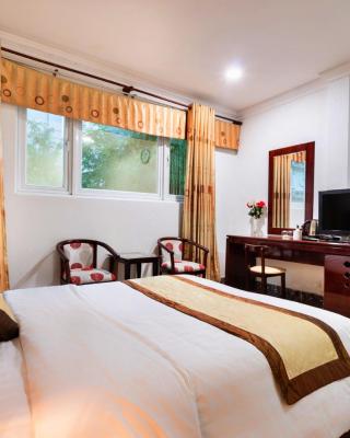 Cosmo Central Hotel