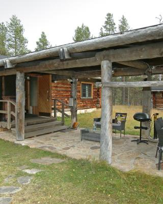 Kuukkeli Log Houses Porakka Inn