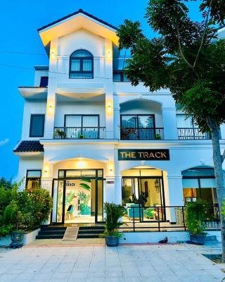 The Track Homestay - Near Bai Dai Beach