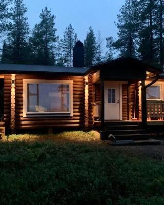 Kaupinmaja, Ylläs, Äkäslompolo, Lapland - Log Cabin with Lake and Fell Scenery