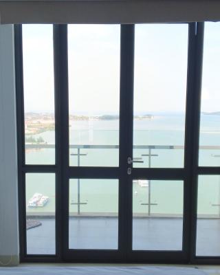 Peaceful Sea view Cozy APT at Batam Center - By MESA