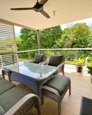 Luxury Waterfront Apartment (2 bedrooms)