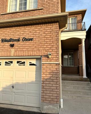 Beautiful Master bedroom unit with private washroom