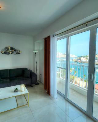 Seafront beautifully furnished 2 bedrooms GOGZR1-3