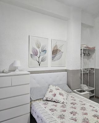 Habitacion en casa de familia "ValenciaBonita"