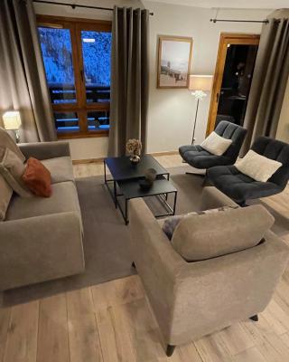 Spacious ski-in ski-out apartment 4-6 pax, 161 Sources de Marie Arc 1950