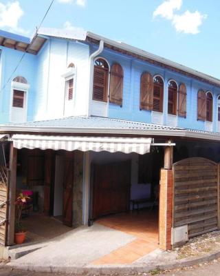 maison située dans un petit village de pecheur