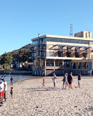 Hoedjiesbaai Hotel