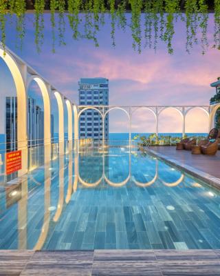 Golden Lotus Luxury Hotel Danang - Complimentary Daily Afternoon Tea