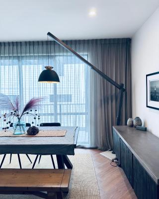 Stylish Industrial Holiday House in Pakuranga Free Wifi Netflix