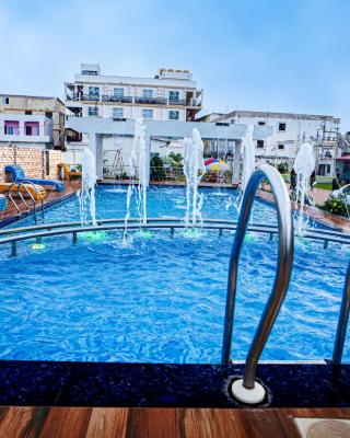 Holiday Beach Resort !! Beach Distance 50 Mts !!