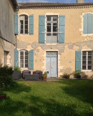 Ancien presbytere au coeur du village