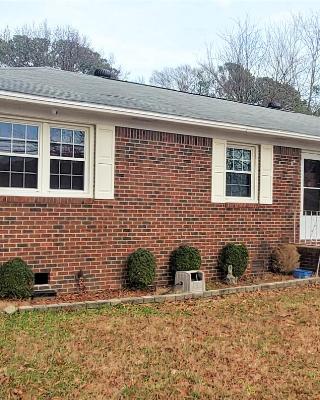 Beautiful Ranch Home Between Virginia Beach and Norfolk