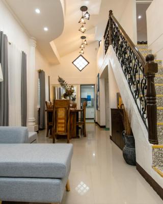 Whitehaus BnB