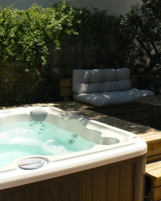Un p'tit coin de paradis avec jacuzzi