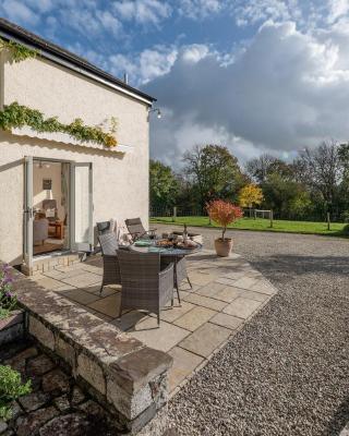 Countryside cottage in tranquil surroundings