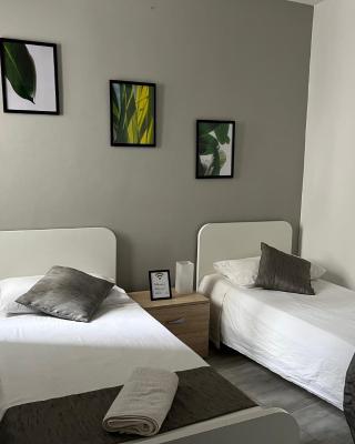 F4 Room 2, Private Room two single beds shared bathroom
