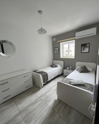 F4 Room 3, Private Room two single beds shared bathroom