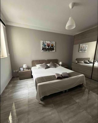 F10 Room 1, Private Double room with private bathroom in shared Flat