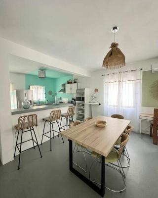 Cosy 2BD Home-Only 7 Mins walk to La Preneuse Beach & Shops